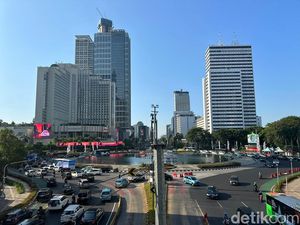 Penampakan Langit Jakarta Biru Cerah Penampakan Langit Jakarta Biru Cerah