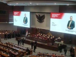 DPR Lantik Anggota PAW Pengganti Bukhori Yusuf hingga Ary Egahni