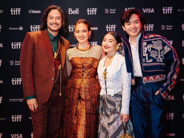 8 Gaya Artis Indonesia di Festival Film Toronto, Prilly Pakai Kebaya Modern