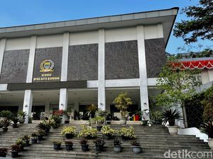 Rasa Prihatin Waketu DPRD Bandung Terkait Pembunuhan Siti Juleha Rasa Prihatin Waketu DPRD Bandung Terkait Pembunuhan Siti Juleha