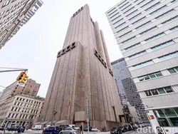 Cerita di Balik Gedung Tinggi Tanpa Jendela yang Disebut Sarang Alien