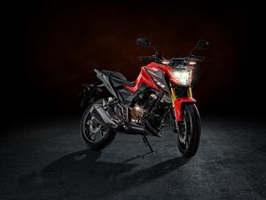 Honda CB300F 2023 Meluncur, Naked Sport Elegan Bertampang Agresif Seharga Rp 31 Jutaan Honda CB300F 2023 Meluncur, Naked Sport Elegan Bertampang Agresif Seharga Rp 31 Jutaan