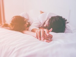 Bolehkah Berhubungan Suami Istri Saat Ramadhan? Cek Waktu yang Dianjurkan