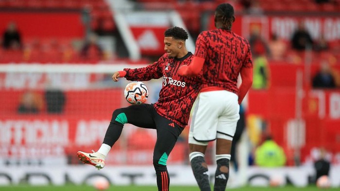 Manchester Uniteds English striker #25 Jadon Sancho warms up ahead of the English Premier League football match between Manchester United and Wolverhampton Wanderers at Old Trafford in Manchester, north west England, on August 14, 2023. (Photo by Lindsey Parnaby / AFP) / RESTRICTED TO EDITORIAL USE. No use with unauthorized audio, video, data, fixture lists, club/league logos or live services. Online in-match use limited to 120 images. An additional 40 images may be used in extra time. No video emulation. Social media in-match use limited to 120 images. An additional 40 images may be used in extra time. No use in betting publications, games or single club/league/player publications. /