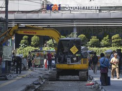 Satu Eskalator Stasiun Sudirman Diperbaiki, Anak KRL Naik Tangga Dulu Ya