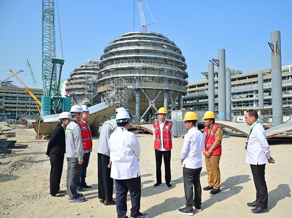 Jokowi Pantau Pabrik Petrokimia Jumbo Senilai Rp 60 T Milik Lotte di Cilegon