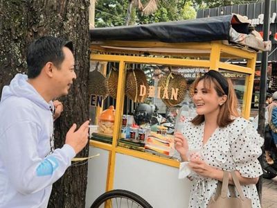 Kiki Amalia Doyan Jajan Kaki Lima, Es Duren hingga Mie Kocok