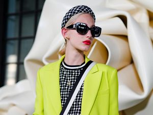 10 Foto Busana Playfull Kate Spade Spring 2024 di New York Fashion Week 10 Foto Busana Playfull Kate Spade Spring 2024 di New York Fashion Week