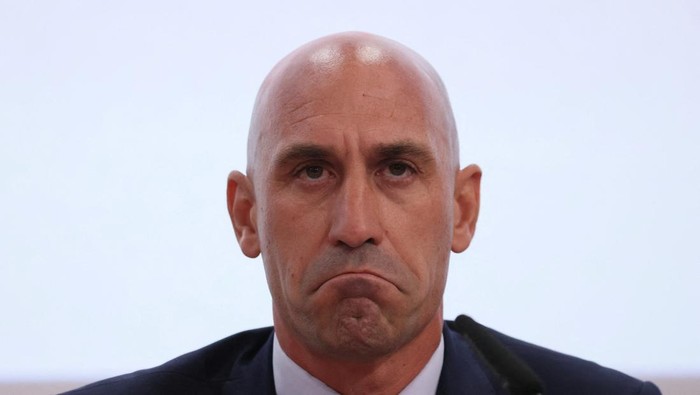 FILE PHOTO: Soccer Football - 2030 World Cup bid - Portugal, Spain and Ukraine Press Conference - UEFA headquarters, Nyon, Switzerland - October 5, 2022 Spanish football Federation president Luis Rubiales during the press conference REUTERS/Denis Balibouse/File Photo