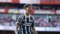 Dilansir dari Mirror, ada lima opsi untuk mengisi posisi pos sayap kanan yang biasa ditempati Sancho dan Antony. Alejandro Garnacho diyakini akan jadi pilihan pertama (Reuters)