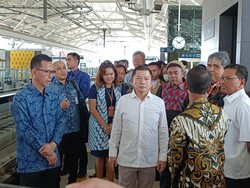 Naik MRT, Kepala Bappenas Ajak Masyarakat Pakai Transportasi Umum