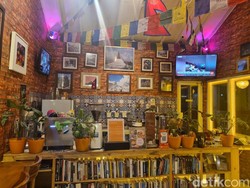 Nepa, Mountain, Book & Coffee, Sensasi Nugas di Kafe dengan Suasana Nepal