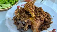 Raos Pisan! Ayam Goreng Kurnia Sejak 1972 yang Bertabur Bumbu Rempah