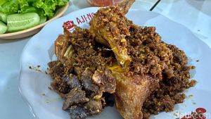 Raos Pisan! Ayam Goreng Kurnia Sejak 1972 yang Bertabur Bumbu Rempah