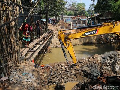 Melihat Progres Pembangunan Jembatan Kali Angke Tangsel