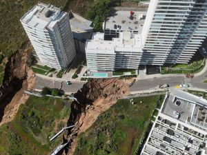 Penampakan Apartemen di Chile Hampir Runtuh Gegara Longsor