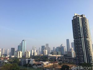 Menyoal Teknologi Semprot Air dari Pesawat untuk Bilas Polusi yang Birukan Langit Jakarta Menyoal Teknologi Semprot Air dari Pesawat untuk Bilas Polusi yang Birukan Langit Jakarta