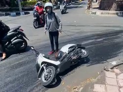 Hati-hati Kecelakaan! Ada Minyak Tumpah di Simpang Jalan Ksatria Karangasem