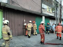 Saat Petugas Damkar Surabaya Kecele, Fogging Dikira Kebakaran