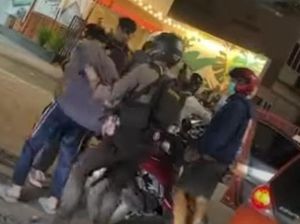 Mahasiswa di Gowa Serempet Motor Polisi Patroli hingga Tabrak Pembatas Jalan