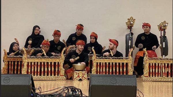 Potret Pelajar RI Pentaskan Gamelan Bali-Tari Pendet di Festival Selandia Baru