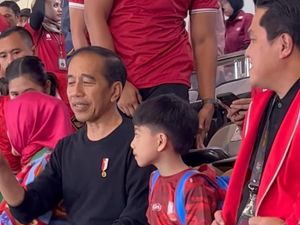 Jokowi Bareng Jan Ethes Nonton Timnas U-23 Vs Turkmenistan di Stadion Manahan Jokowi Bareng Jan Ethes Nonton Timnas U-23 Vs Turkmenistan di Stadion Manahan