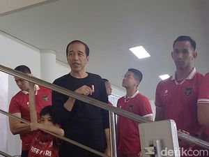 Indonesia Lolos Piala Asia U-23, Jokowi Acungkan 2 Jempol di Manahan Indonesia Lolos Piala Asia U-23, Jokowi Acungkan 2 Jempol di Manahan