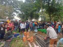 Pilu Keluarga Pemuda yang Ditemukan Tewas di Bawah Jembatan Tasik