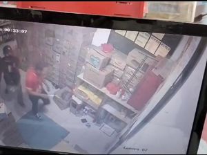 2 Maling Satroni Minimarket di Cileungsi Bogor, Pegawai Ditodong Senjata Api