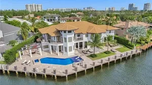 7 Potret Rumah Lionel Messi di Florida yang Bikin Hunian di Sekitarnya Meroket