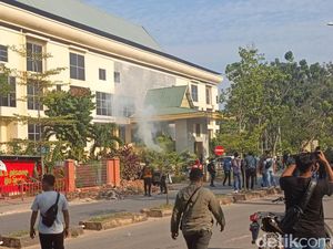 LAM Batam Kecam Penembakan Gas Air Mata-Membabi Buta Polisi, Desak Minta Maaf LAM Batam Kecam Penembakan Gas Air Mata-Membabi Buta Polisi, Desak Minta Maaf