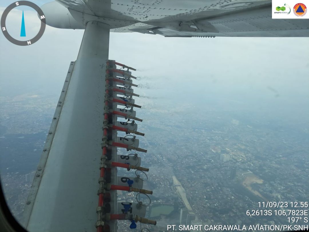Water mist spraying untuk bersihkan udara di Jakarta