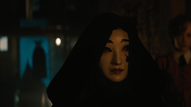 A scene still from 20th Century Studios' A HAUNTING IN VENICE. Photo courtesy of 20th Century Studios. © 2023 20th Century Studios. All Rights Reserved.