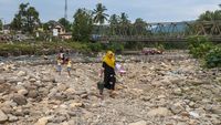 Potret Air Sungai Cisimeut Menyusut Gegera Kemarau