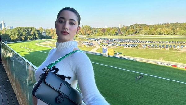 Bukan Cuma Dianggap Seksi, Ini Potret Ameera Khan Diduga Berjudi Pacuan Kuda