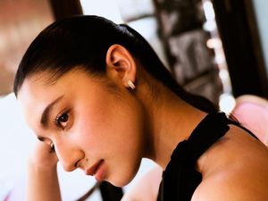 8 Pesona Ameera Khan yang Disebut Berpakaian Terlalu Seksi 8 Pesona Ameera Khan yang Disebut Berpakaian Terlalu Seksi