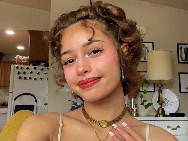 Percaya Diri Audrey Lane yang Tampil dengan Ketiak Berbulu