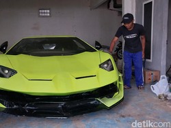 Mengintip Bengkel Replika Mobil Mewah Milik Kera Ngalam