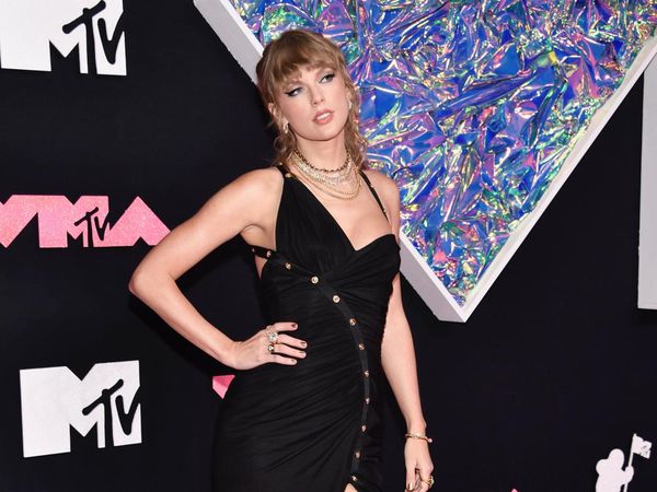 7 Artis Berbusana Terbaik di MTV VMA 2023, Taylor Swift Pamer Kaki Jenjang