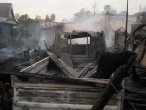 Kebakaran di Bone Hanguskan 9 Rumah-40 Motor Diduga Akibat Korsleting Listrik Kebakaran di Bone Hanguskan 9 Rumah-40 Motor Diduga Akibat Korsleting Listrik