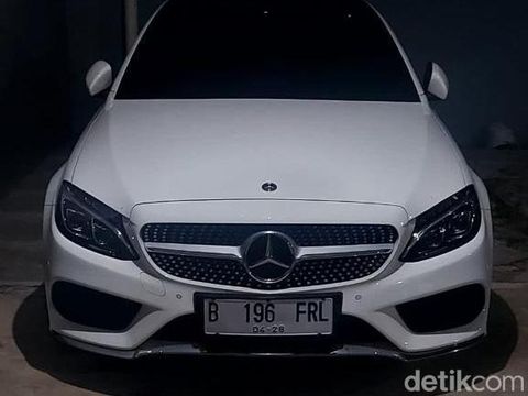 Deretan mobil mewah hingga moge disita polisi dari selebgram Adelia Putri Salma terkait Fredy Pratama