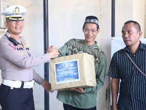 Peringati HUT ke-68, Ditlantas Polda Papua Bagikan 5.570 Paket Bantuan Sosial