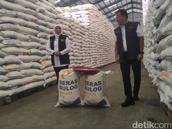 Gubernur Khofifah Berangkatkan Bantuan Pangan Beras Tahap Kedua