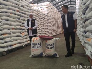 Gubernur Khofifah Berangkatkan Bantuan Pangan Beras Tahap Kedua Gubernur Khofifah Berangkatkan Bantuan Pangan Beras Tahap Kedua