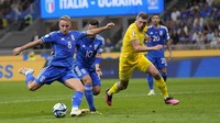 Italia membuka keunggulan pada menit ke-12. Davide Frattesi membawa Italia memimpin 1-0. AP/Antonio Calanni  