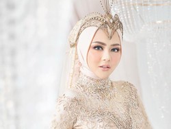 Jenita Janet Cerita Berikan Papan Uang Besar Saat Ultah Suami