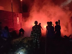 Kebakaran di Soppeng Hanguskan 4 Rumah Warga, Damkar Terjunkan 5 Armada