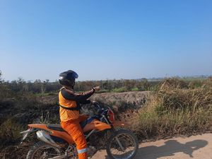 Kebakaran di Lahan Kosong Samping Tol Palindra Berhasil Dipadamkan Kebakaran di Lahan Kosong Samping Tol Palindra Berhasil Dipadamkan