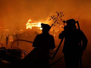 Penampakan Kobaran Api Lalap Permukiman Padat di Palangkaraya