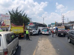 Kronologi Bus Tentrem Tabrak Kontainer dan Motor di Malang, Satu Meninggal